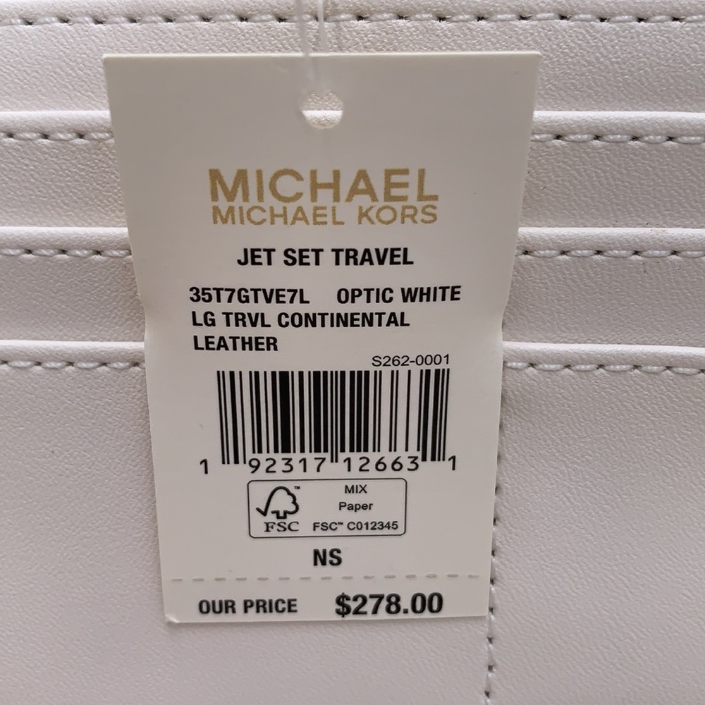 MICHAEL KORS LARGE TRAVEL CONTINENTAL WRISTLET WALLET OPTIC WHITE COLOR
NWT - Picture 9 of 16